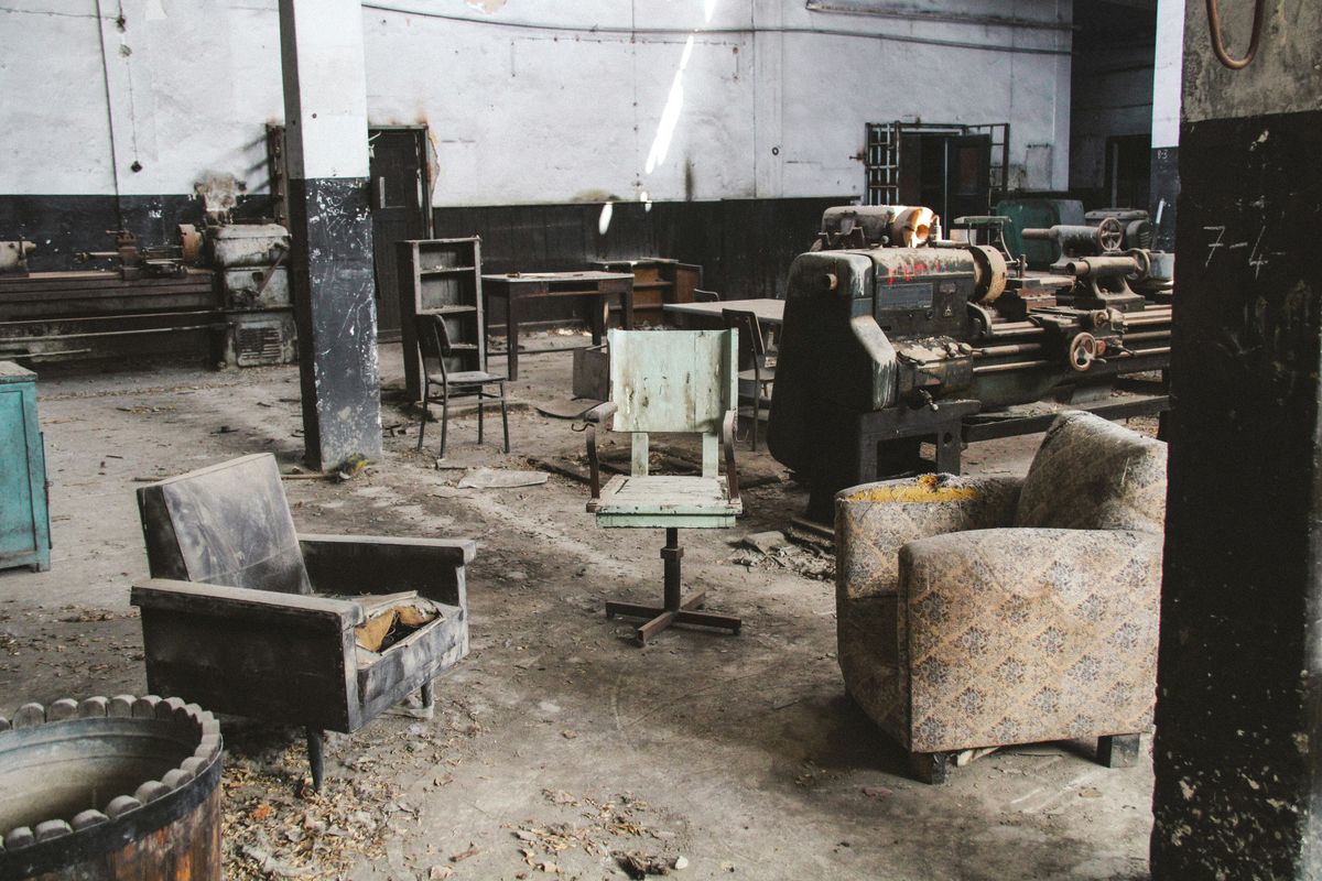 Moldes, punzones y cabezales de impresión: qué comprador tiene lo que queda en una línea parada